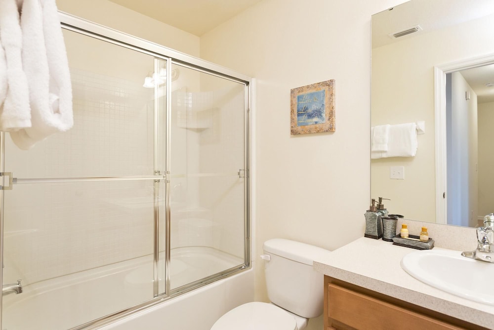 3Br 3Bath Townhome BBQ Pool 15min Disney 1291ft - photo 2