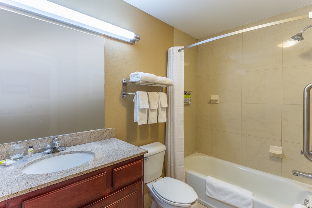 Candlewood Suites Airport by IHG - photo 11