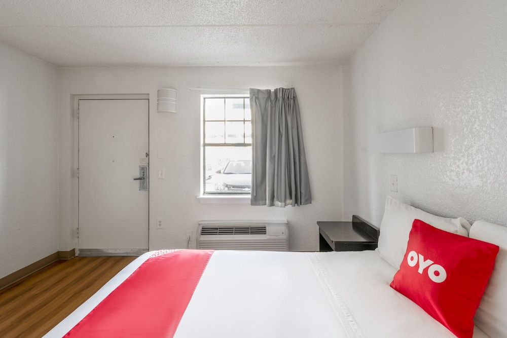 OYO Hotel Houston Katy Freeway - photo 5