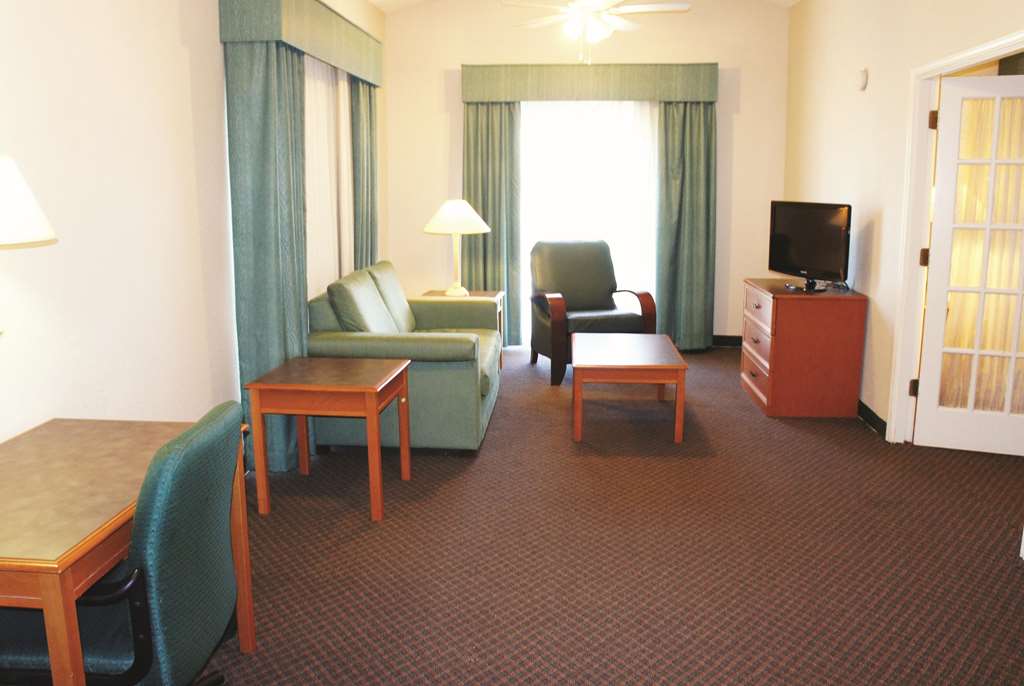 La Quinta Inn by Wyndham Kansas City Lenexa - photo 37