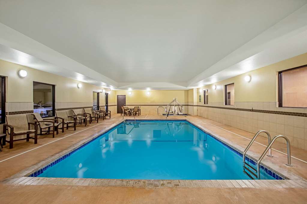 La Quinta Inn & Suites by Wyndham Gillette - photo 9