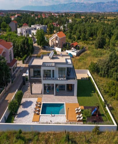 Contemporary Zadar Villa 4 Bedrooms Villa Barako Prestige — 4-Star Luxury Hotel in Nin, Croatia