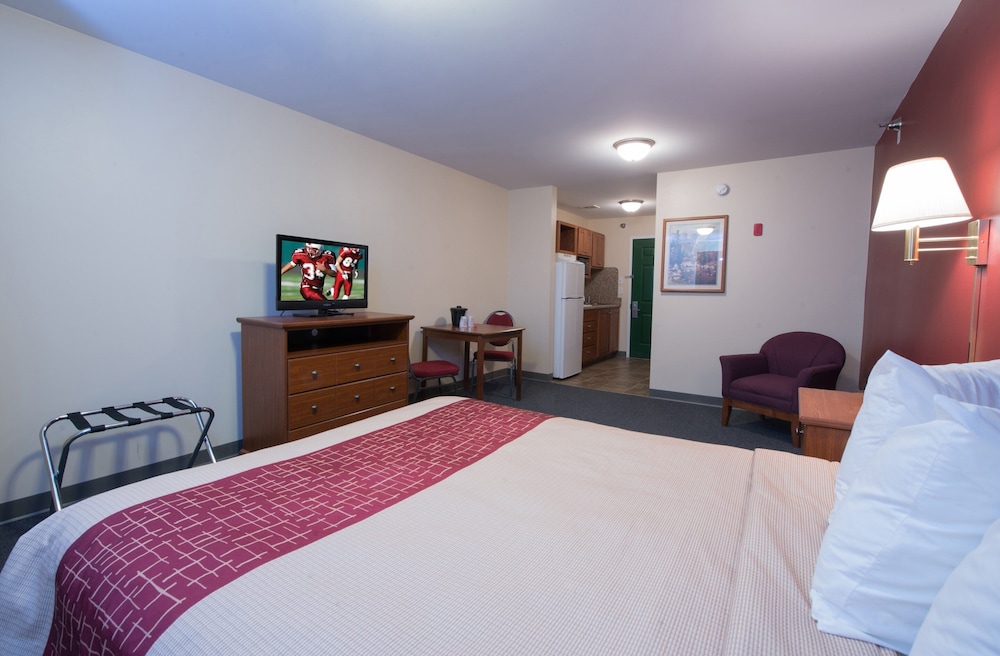 Red Roof Inn & Suites Dickinson - photo 12