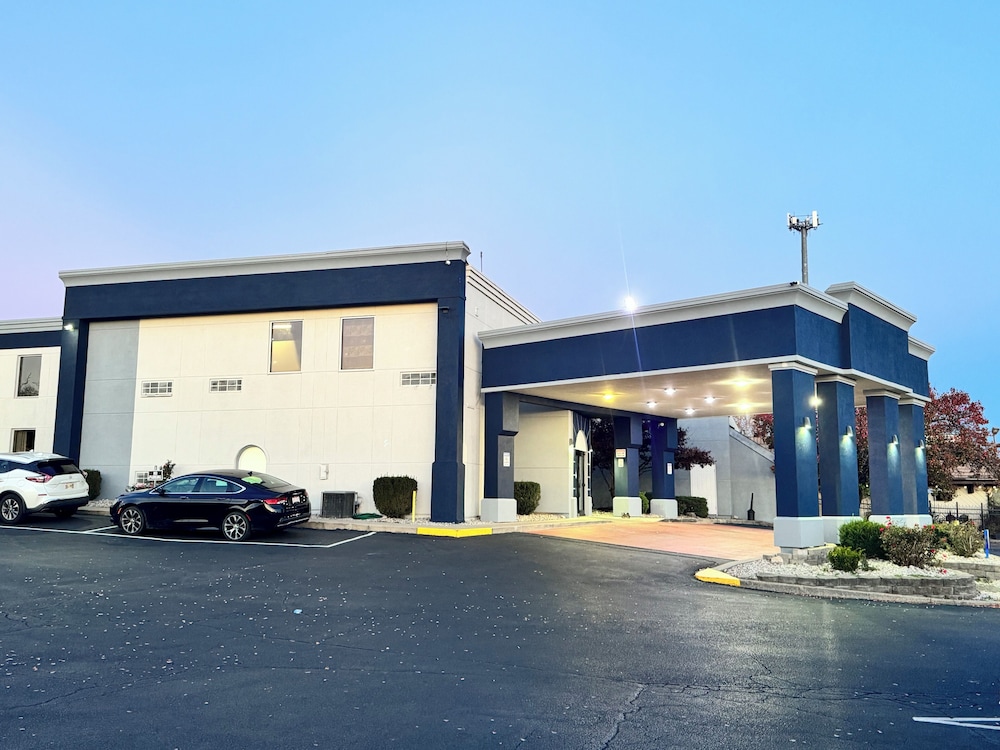 Quality Inn & Suites Cincinnati Uptown Norwood - photo 37