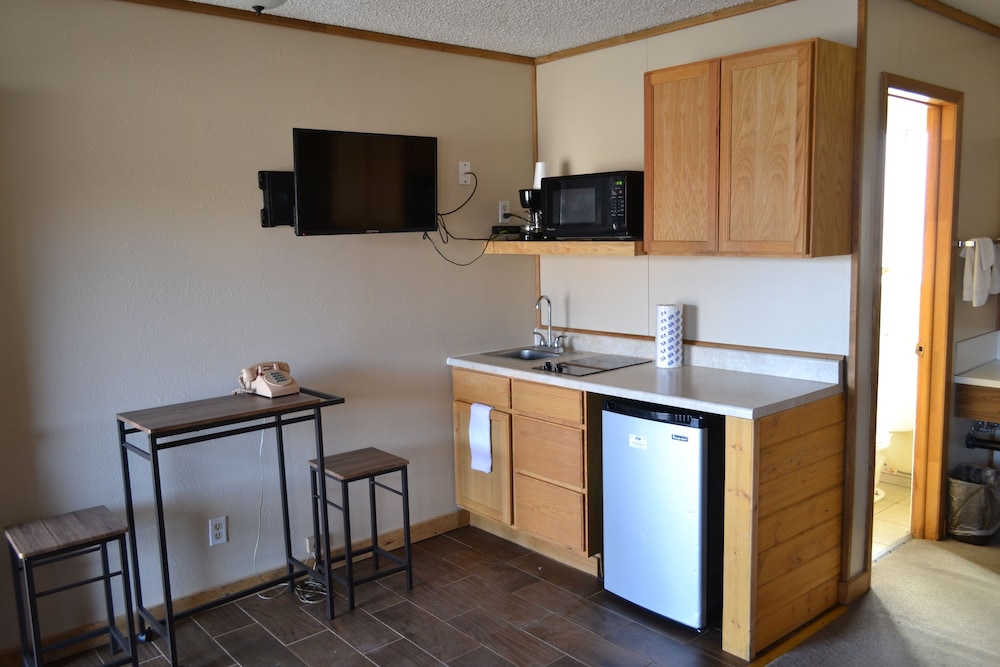 The Village Inn Motel and Restaurant - photo 6