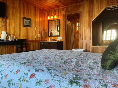 Whistling Winds Motel - photo 22