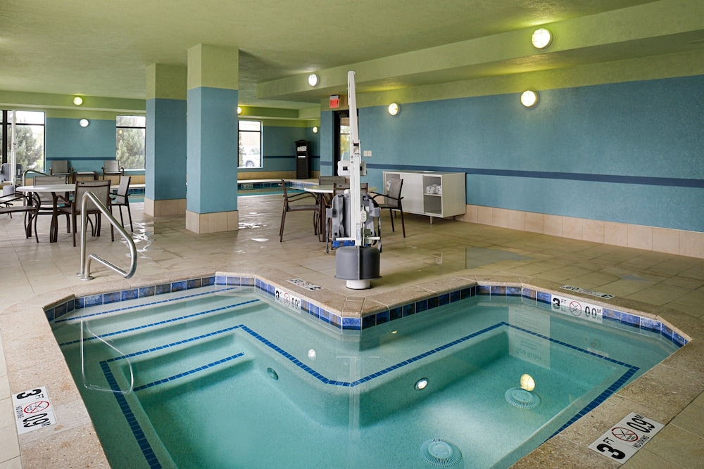 Holiday Inn Express & Suites Pueblo North by IHG - photo 35