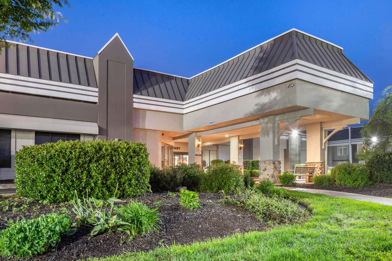 Clarion Hotel and Conference Center Harrisburg West - photo 25