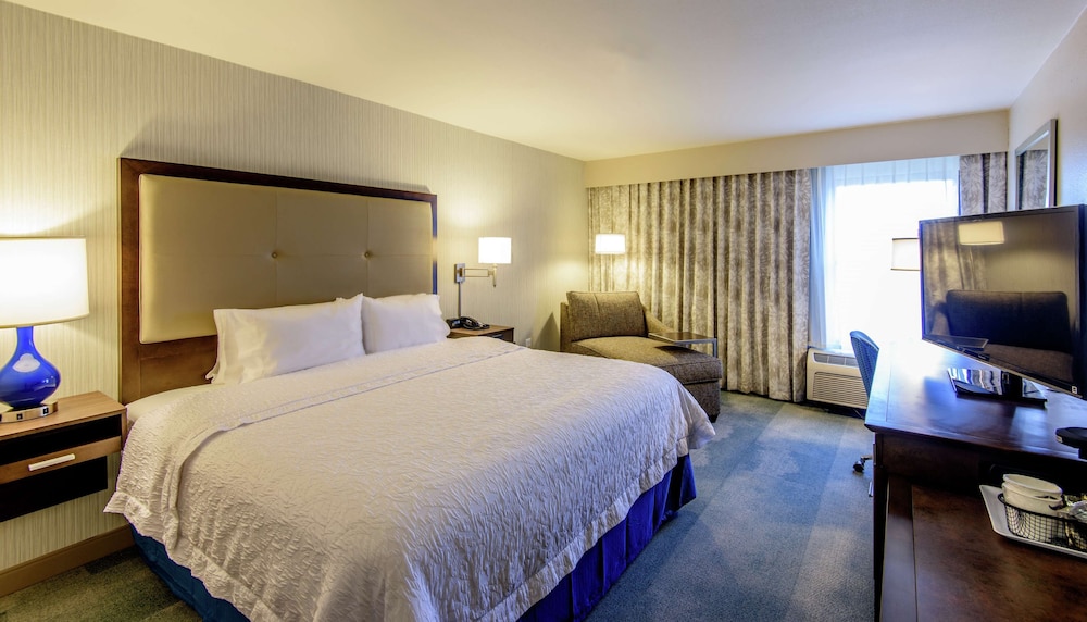 Hampton Inn & Suites Jackson Coliseum - photo 17