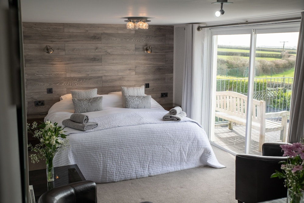 Tregaddra Farm B&B — 4-Star Luxury Hotel in Helston, United Kingdom