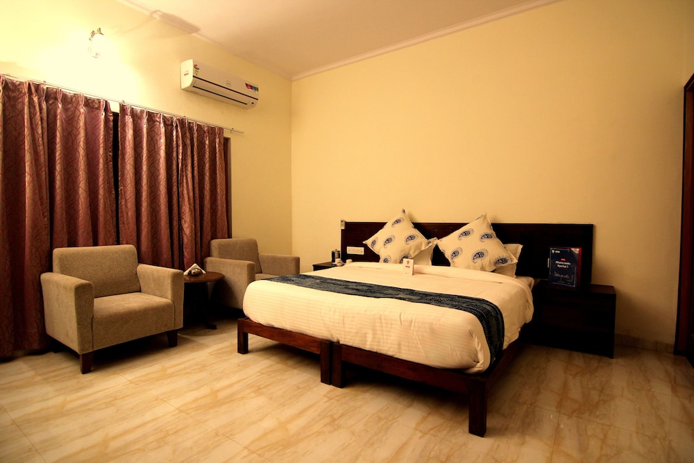 Oyo 8472 Gomti Nagar - last minute hotel in Lucknow