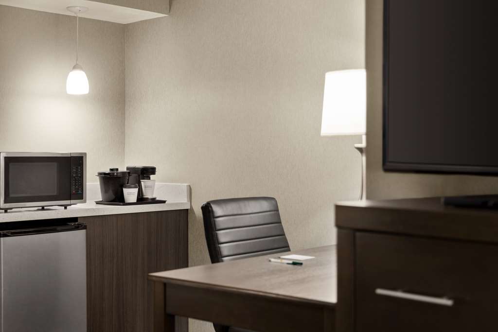 La Quinta Inn & Suites by Wyndham Newark Elkton - photo 13