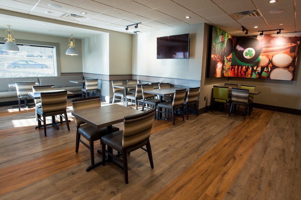Holiday Inn Hotel & Suites Des Moines Northwest by IHG - photo 30