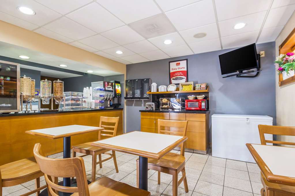 Econo Lodge Inn & Suites I 35 at Shawnee Mission - photo 47