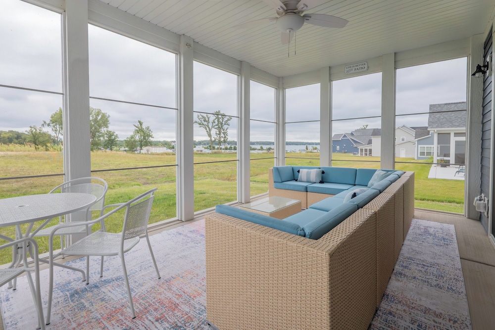 2728 Harbor Court — 4-Star Luxury Hotel in Delavan, United States