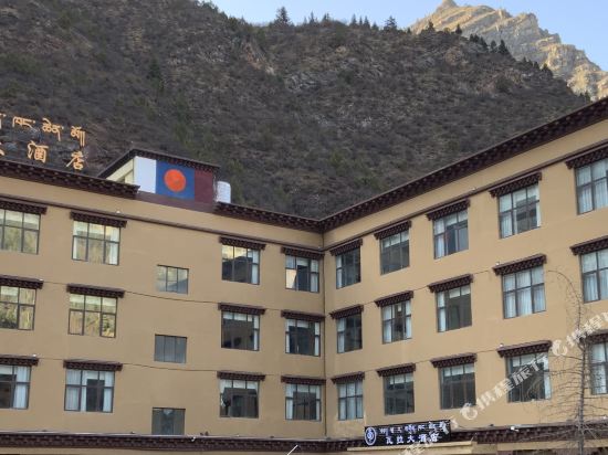 Jiangda Wara Grand Hotel — hotel in Jomda