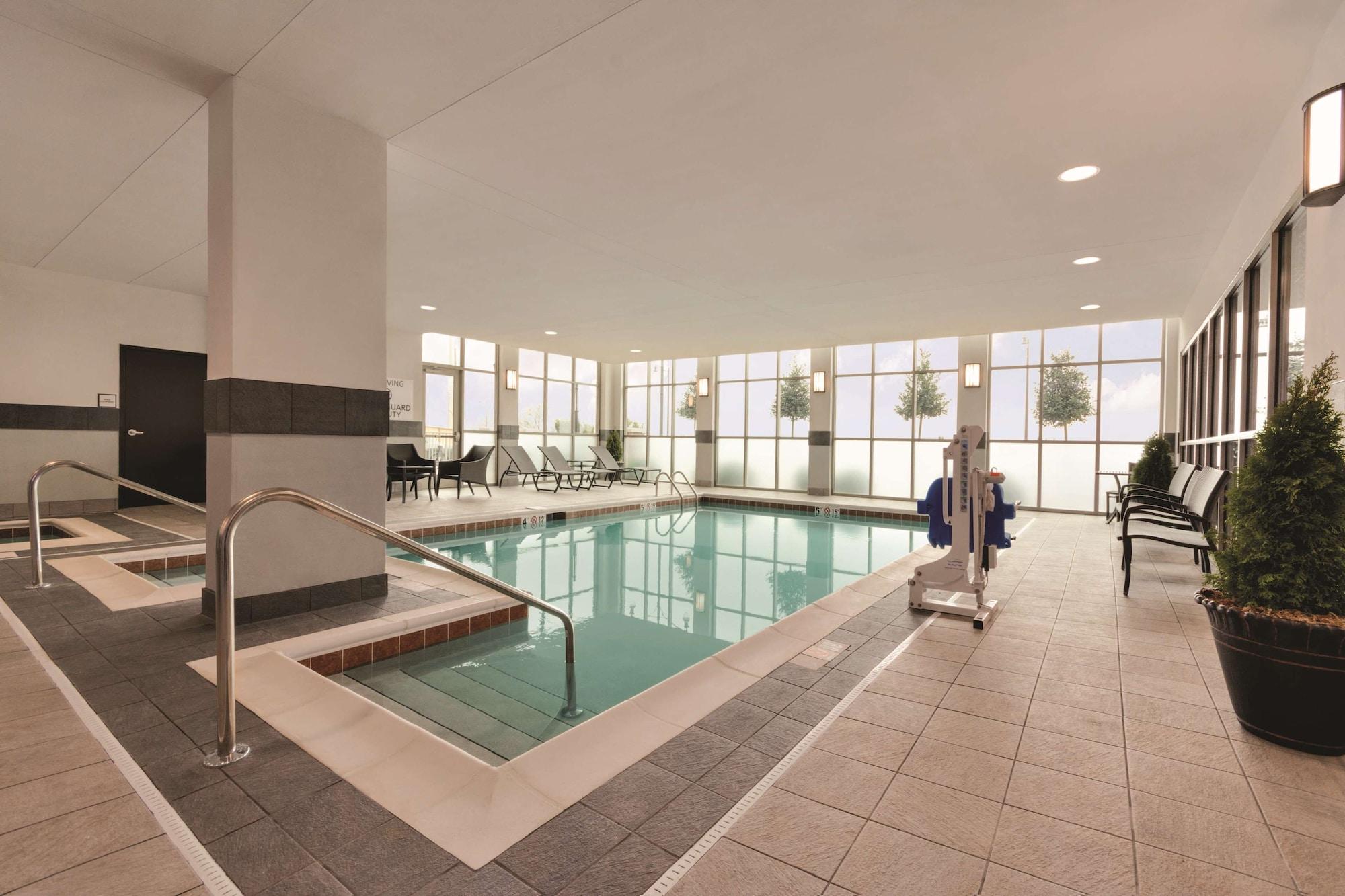 Embassy Suites by Hilton Tuscaloosa Alabama Downtown - photo 2