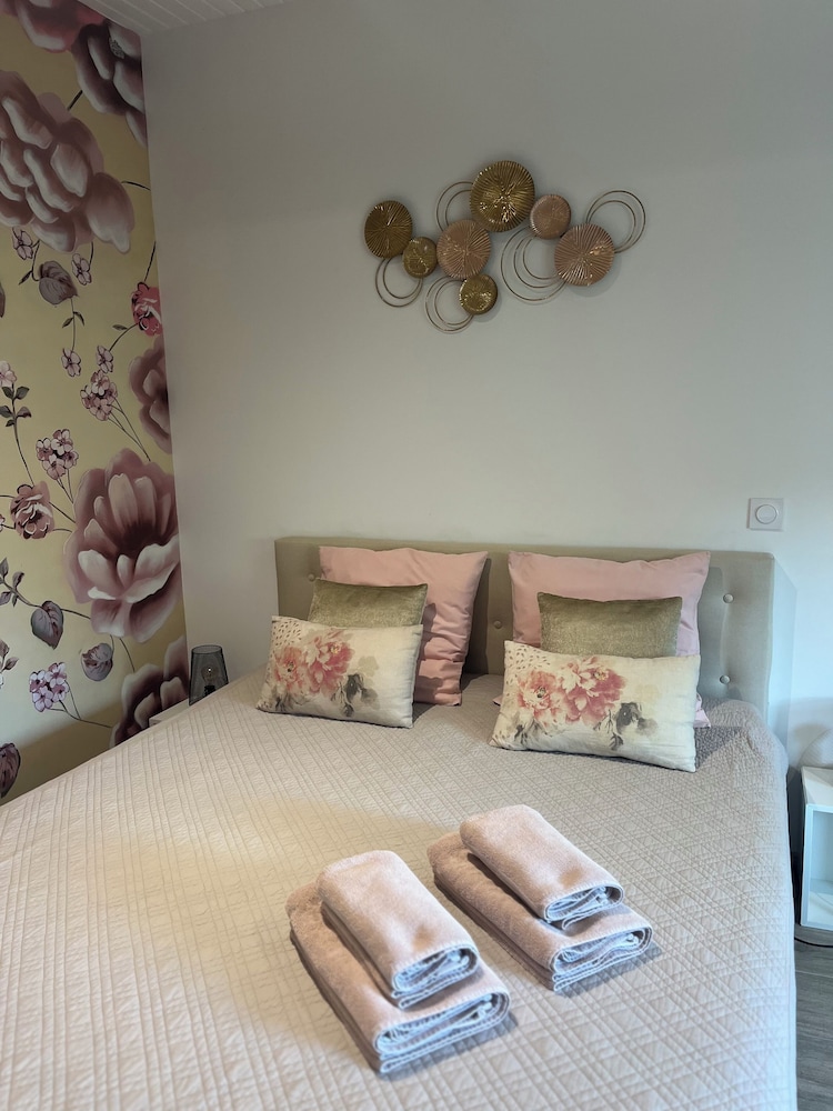Le Mas d'Archas - carbon neutral hotel in Allan
