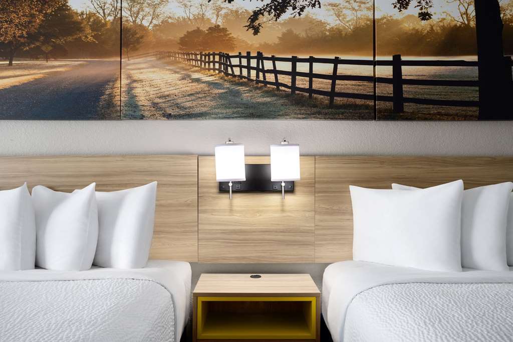 Days Inn by Wyndham Waycross - photo 12