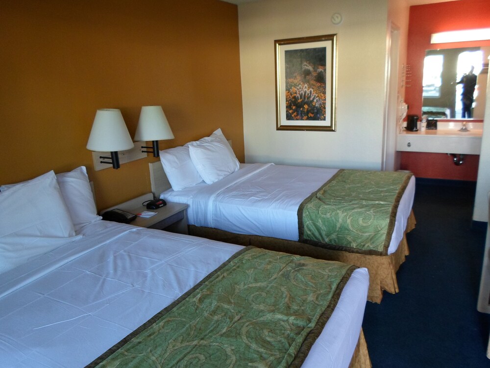 Motel 6 Las Vegas NV Strip - photo 12