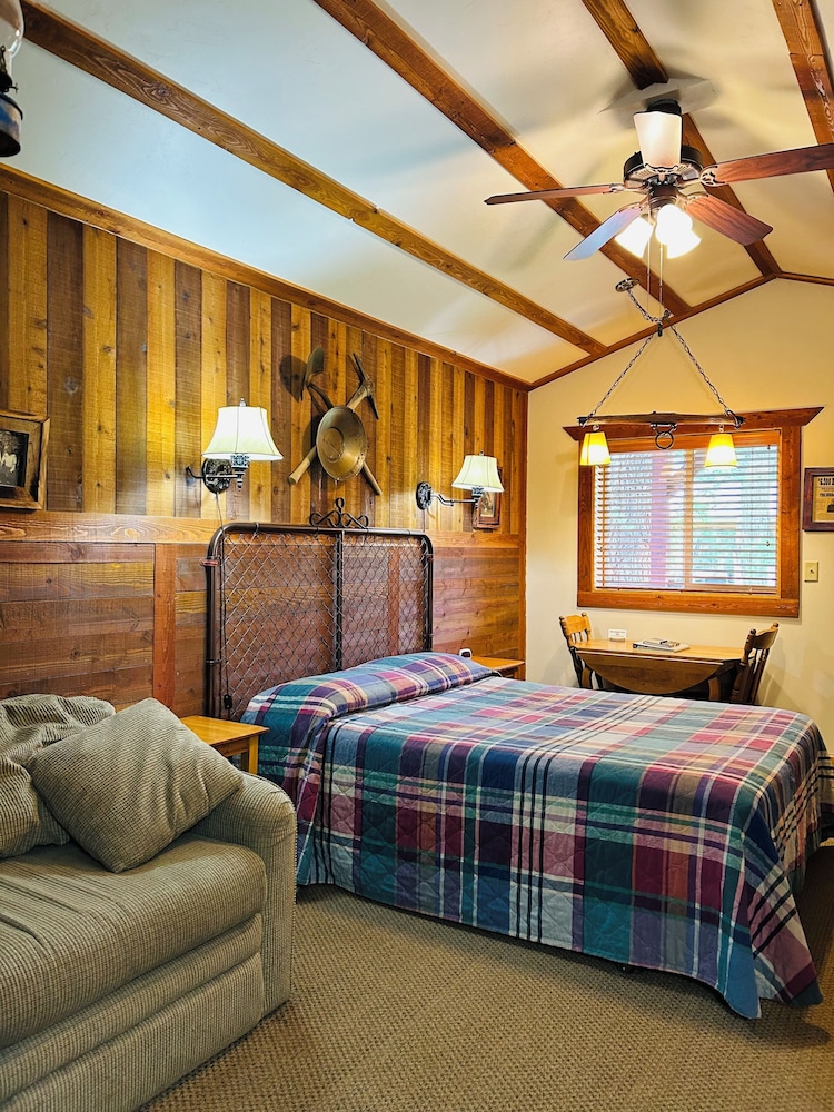 Moore's Old Pine Inn - photo 24
