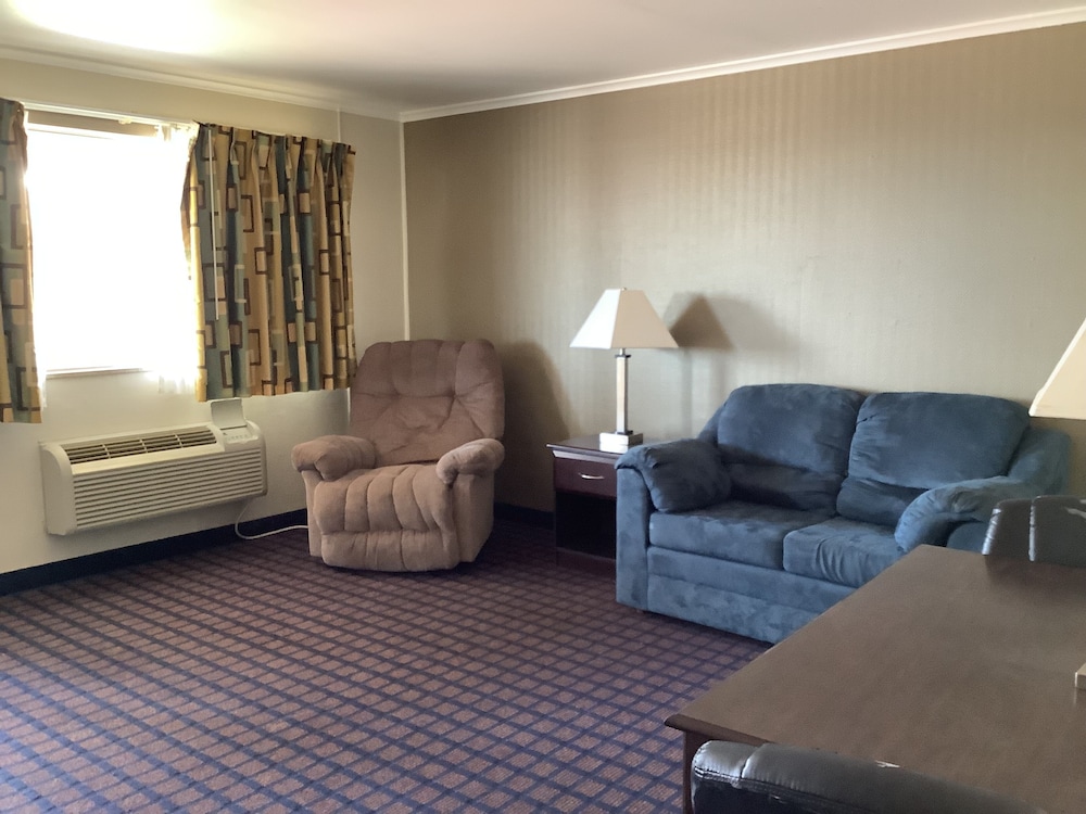 Silver Spur Vintage Inn & Suites - photo 39