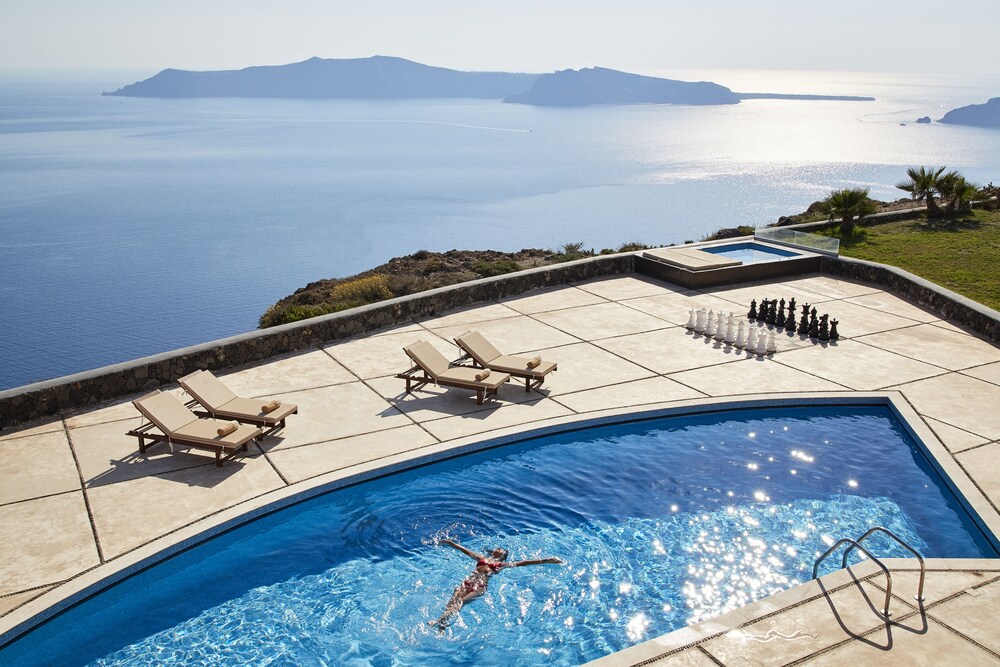 Periscope Villa — 4-Star Luxury Hotel in Fira, Greece