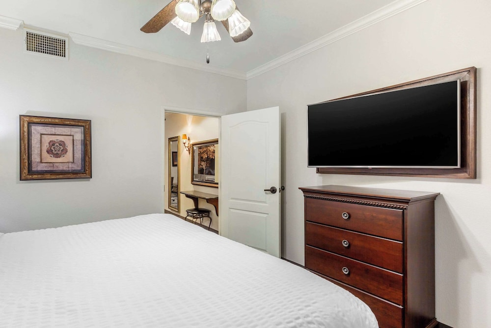 Clarion Pointe Sulphur Springs - photo 31
