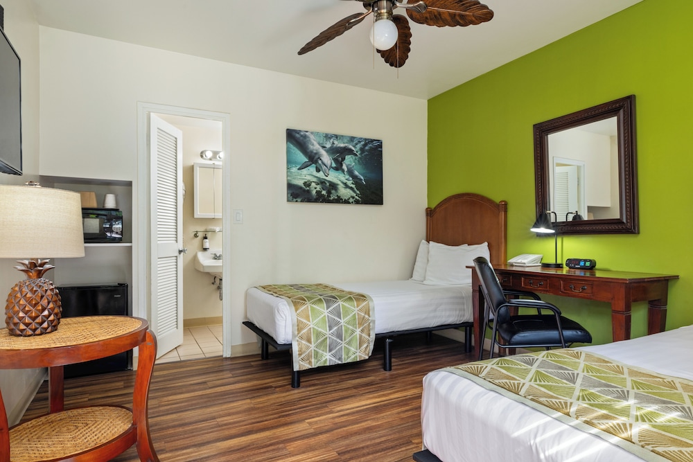 Pacific Marina Inn Airport Hotel - photo 22