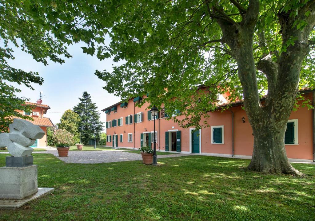 Relais Villa Isabel — 4-Star Luxury Hotel in Pietrasanta, Italy