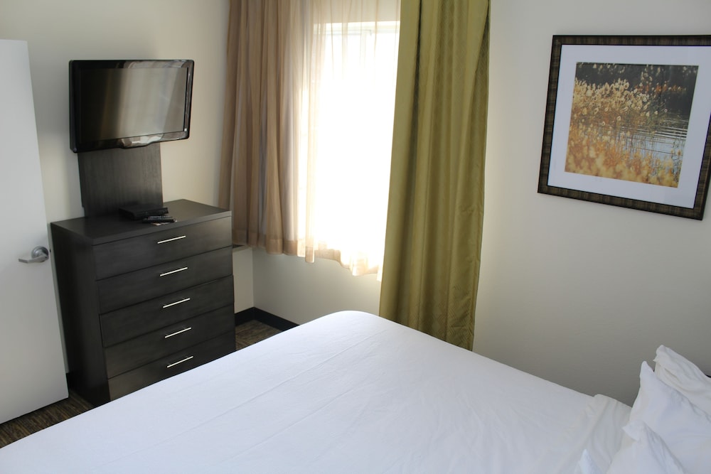 Candlewood Suites East Syracuse Carrier Circle by IHG - photo 17