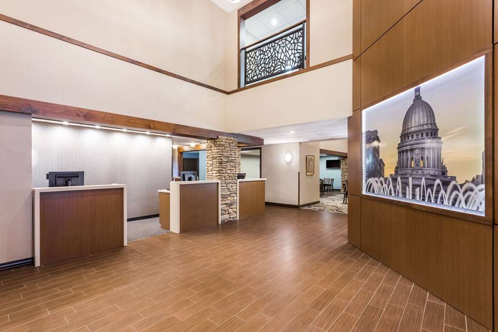 Wyndham Garden Madison Fitchburg - photo 3