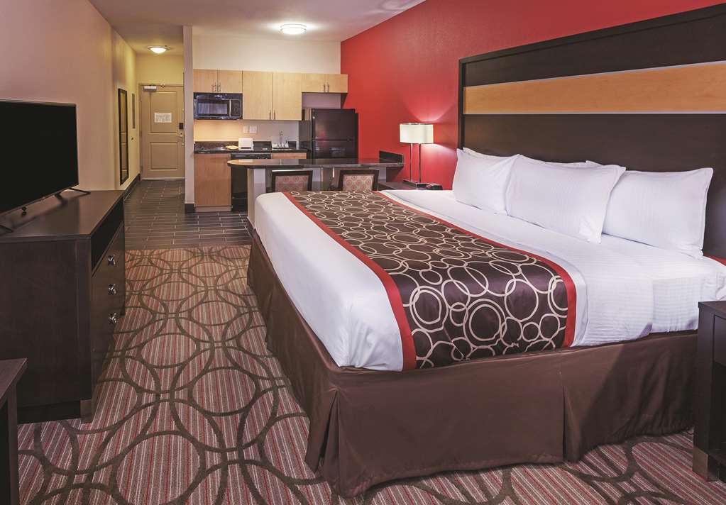 La Quinta Inn & Suites by Wyndham Wichita Falls MSU Area - photo 20