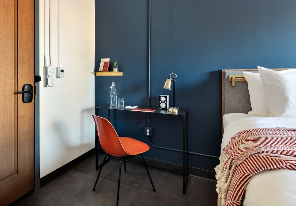 The Revolution Hotel - photo 22