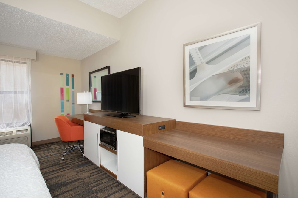 Hampton Inn & Suites Kansas City Merriam - photo 22