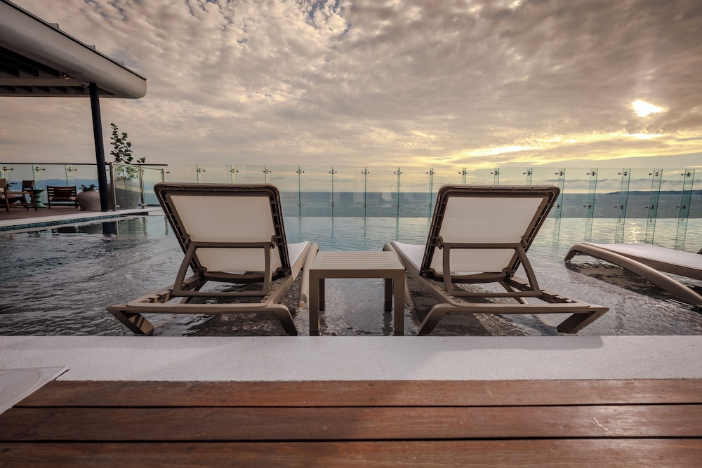 Sundeck