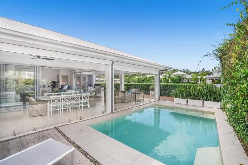 Belle Escapes Bethany Beach House Trinity Beach — 4-Star Luxury Hotel in Trinity Beach, Australia