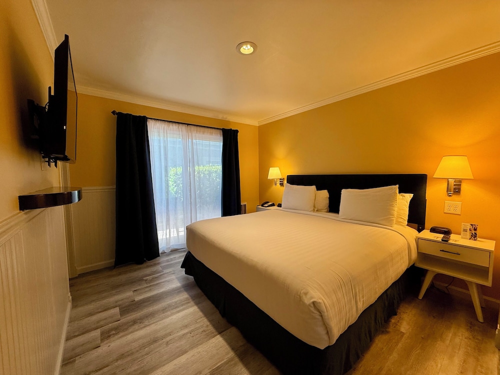 Monterey Bay Lodge - photo 11