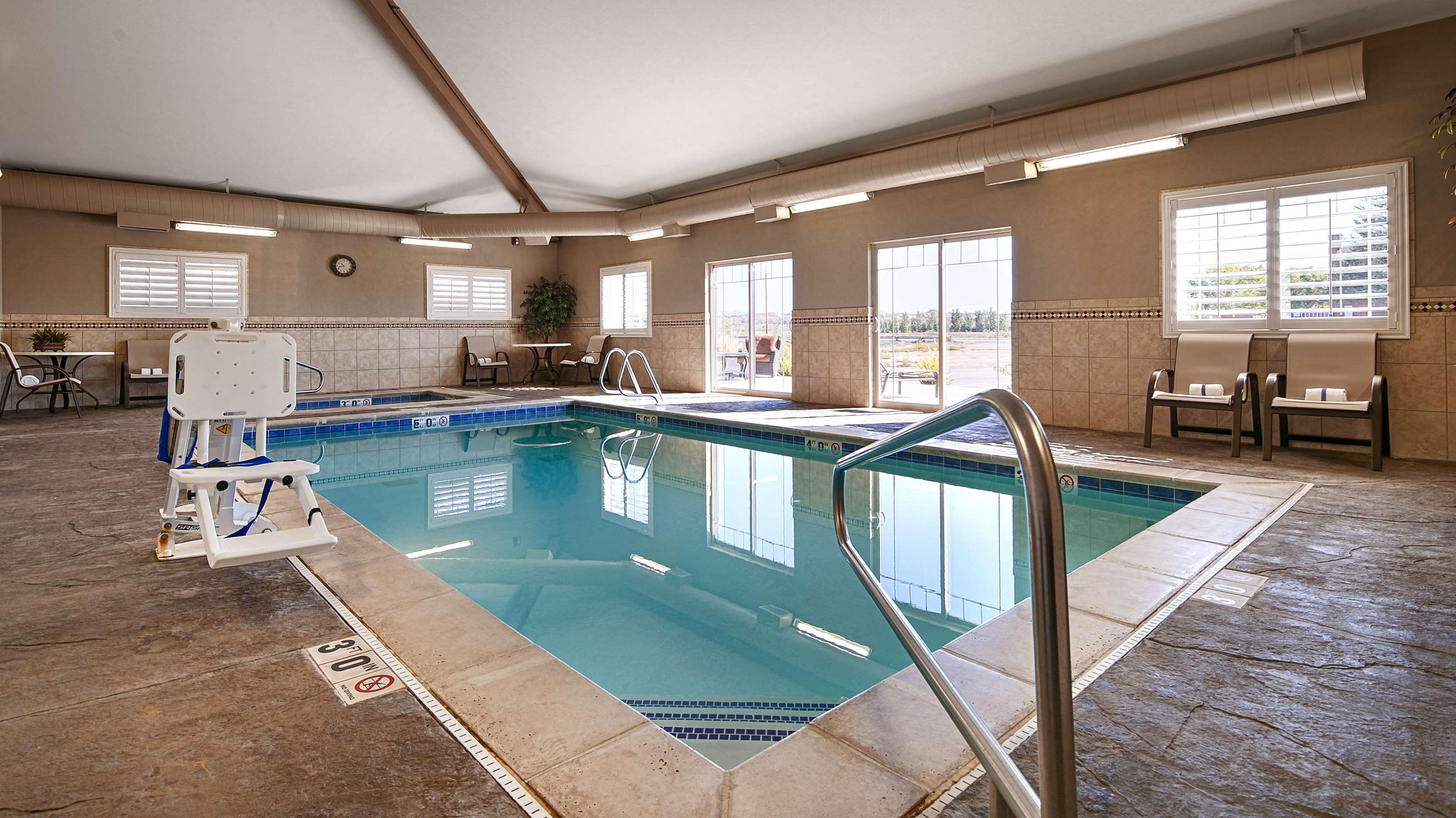 Best Western Plus Landmark Hotel - photo 2