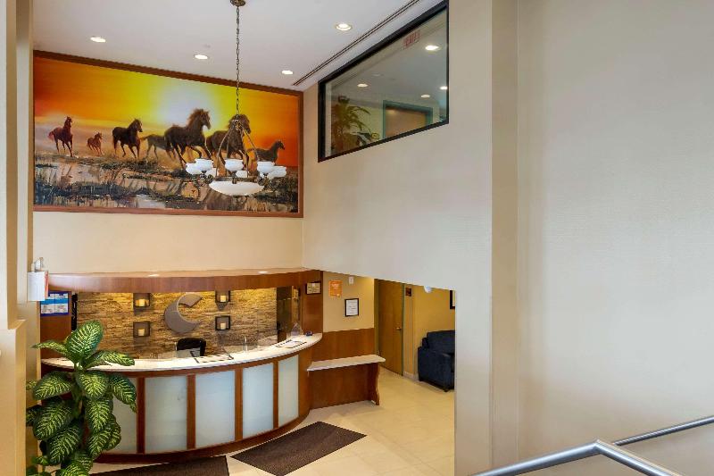 Comfort Inn Brooklyn - photo 9
