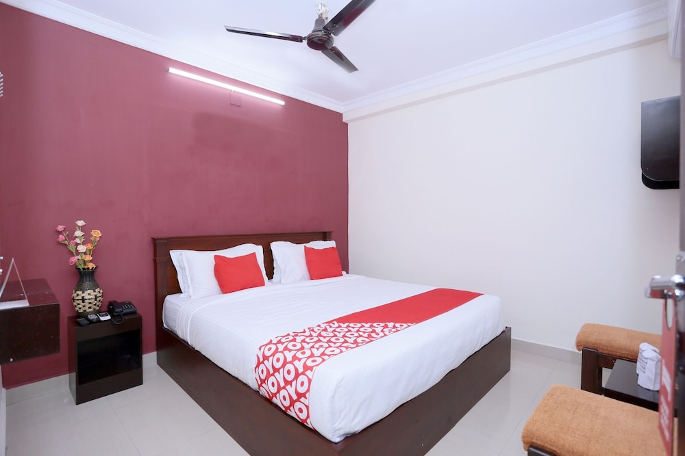 Oyo 25012 Kv Suites pet-friendly hotel Cochin