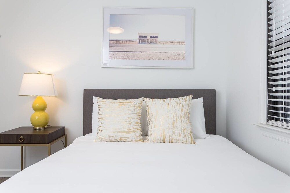 8 Bedrooms Comprised of 4 2BR Suites by Domio - photo 11