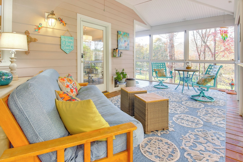 Blue Ridge Mtn Retreat Porches Creek Access — Hendersonville