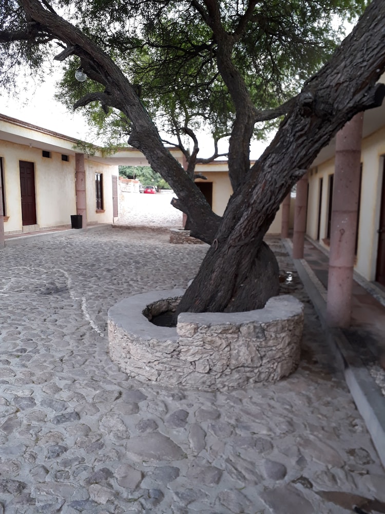 Hotel Villa Aurora - carbon neutral hotel in Ezequiel Montes