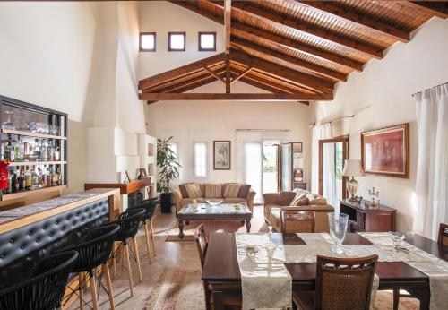 Moraiti House — 4-Star Luxury Hotel in Kanali, Greece