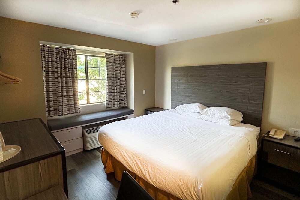 Travelodge by Wyndham Arlington Dallas Area - photo 4