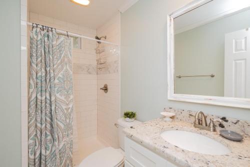 Bill's Place by Oak Island Accommodations - photo 23