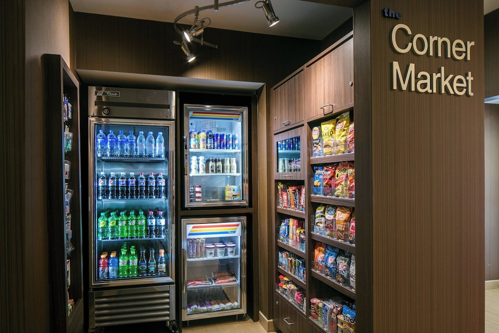 Fairfield Inn by Marriott Manhattan - photo 18