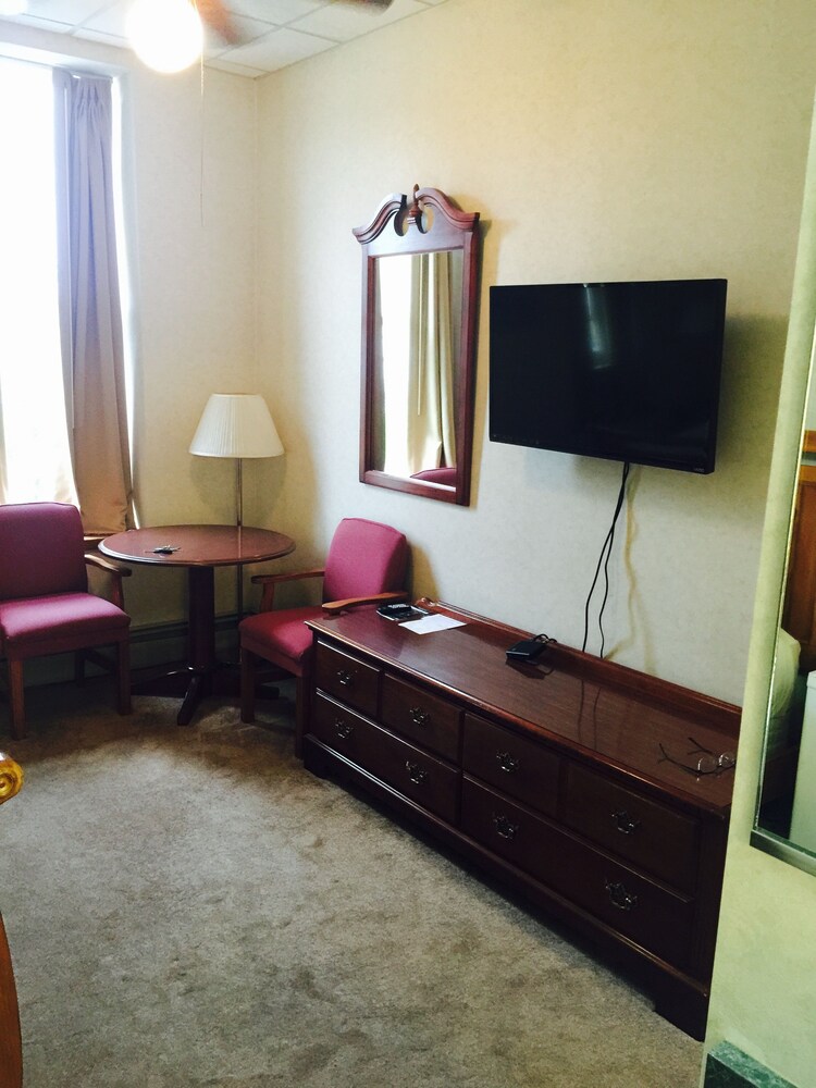 Goodfellos Suites - photo 13