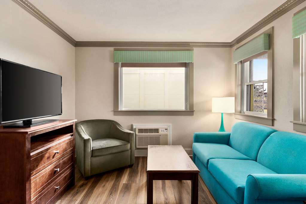Days Inn by Wyndham Ocean City Oceanfront - photo 52